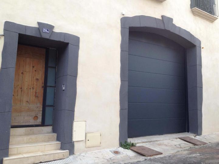 Service d'installation de porte de garage à Sète